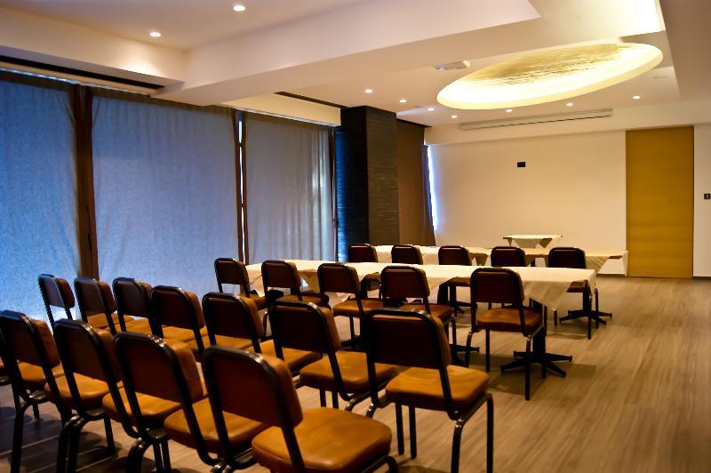 Adonis City Hotel Patras Dış mekan fotoğraf